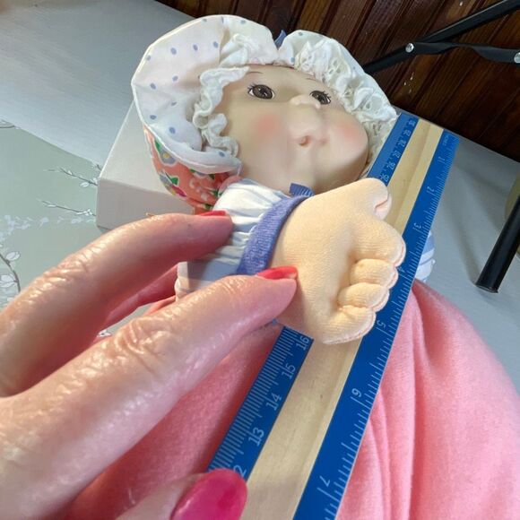 Vintage Cabbage Patch Kids 1995 stuffed rattle doll. - Picture 8 of 14